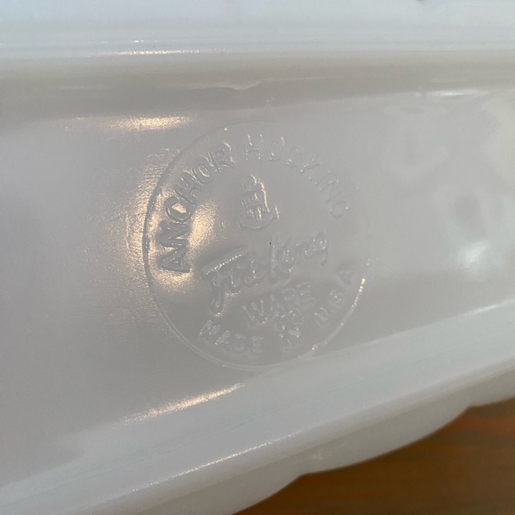 Anchor Hocking ‘Fire-King Ware’ milk glass planter - Picture 5 of 5